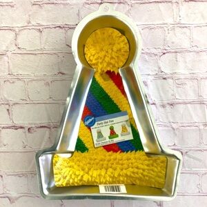 Vintage 2005 Wilton Party Hat Aluminum Cake Pan 2105-3317